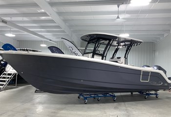 2024 Robalo R302 Shark Gray Boat